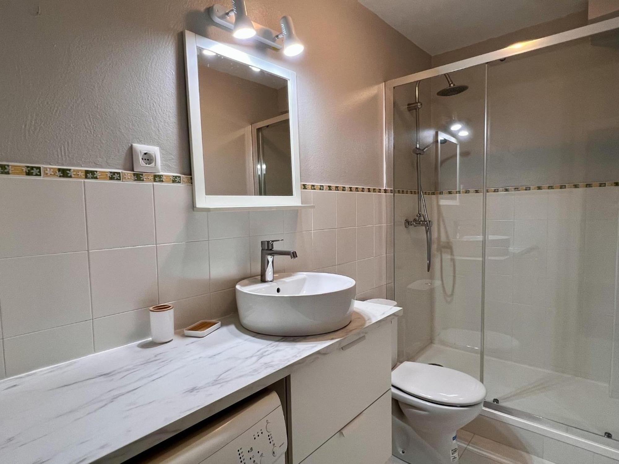 Apartment Parola Comillas